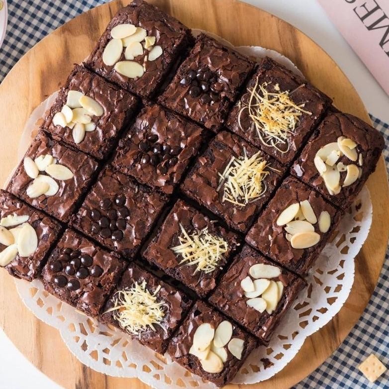

FUDGY BROWNIES CRUNCHY Toping Mix uk. 20x20 by naq brownie. nUg