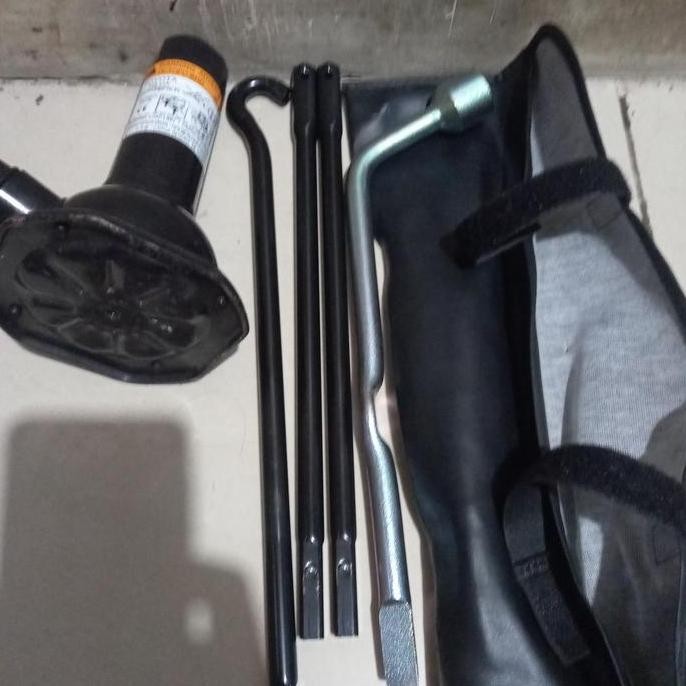 ready DONGKRAK MOBIL.HILUX.FORTUNER.ORI