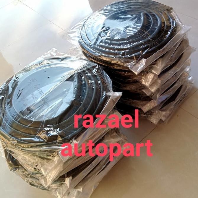 . karet pintu Innova lama karet peredam pintu bodi Innova bagian depan