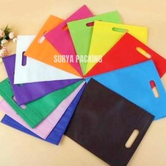 

Goodie Bag Oval Isi 100 Pcs Tas Undangan Spunbond Kain