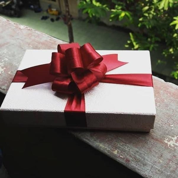 

ready KOTAK KADO 26.5 x 19.5 x 5 (BM4) FREE PITA/BOX KADO/GIFTBOX