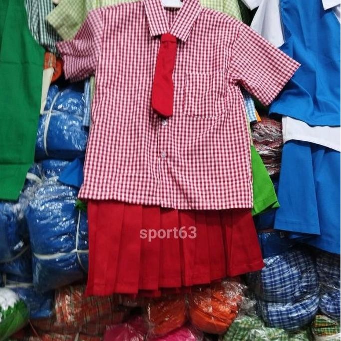 Tersedia satu set seragam kotak-kotak anak tk/satu set seragam sekolah anak paud/ satu set baju anak