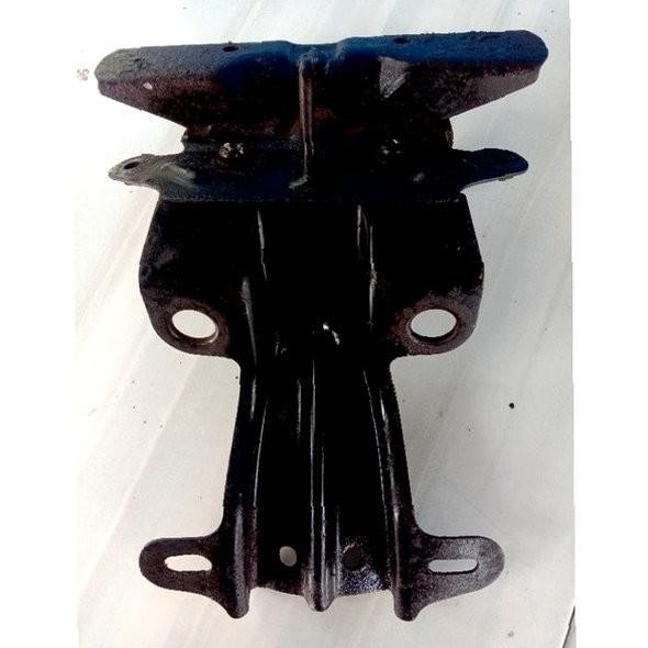 Sparepart dan Aksesoris kendaraan  Breket dudukan Lampu Belakang Yamaha V80 Robot. mesin Original. S