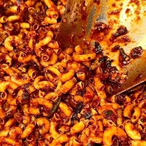 

Makaroni Cikruh 1 Kg Pedas Daun Jeruk Khas Bandung Snack Mamin