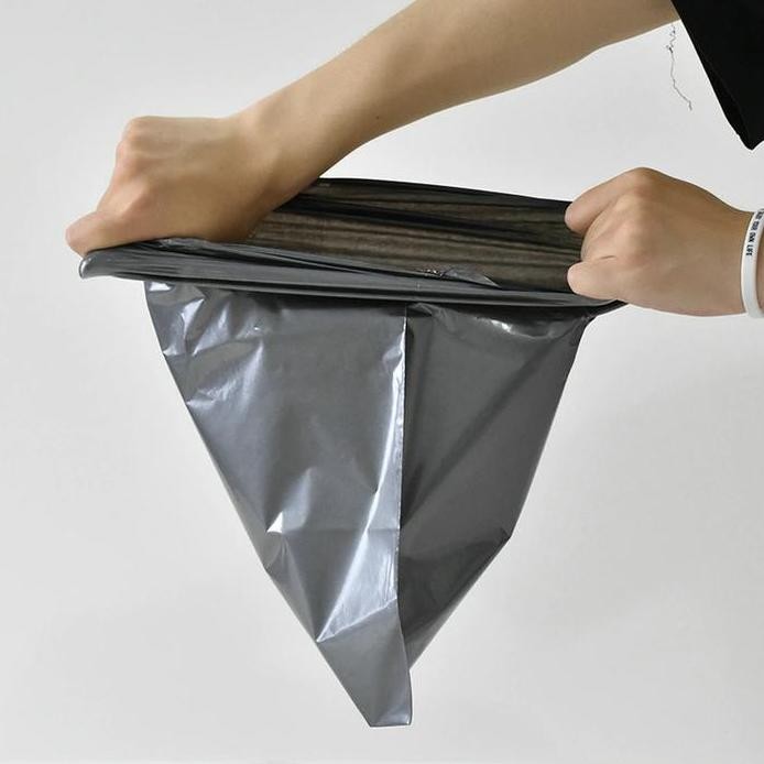 

ready stock Plastik Packing Polymailer 100 Pcs Kantong Polybag Bungkus Paket Barang Olshop Lem Polimailer