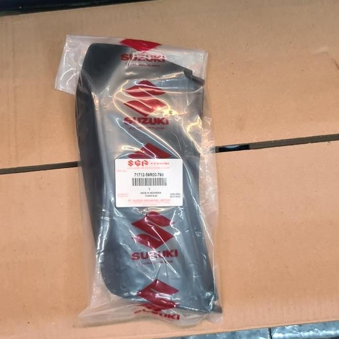 Tutup derek/towing Suzuki Ertiga asli 2015-2017