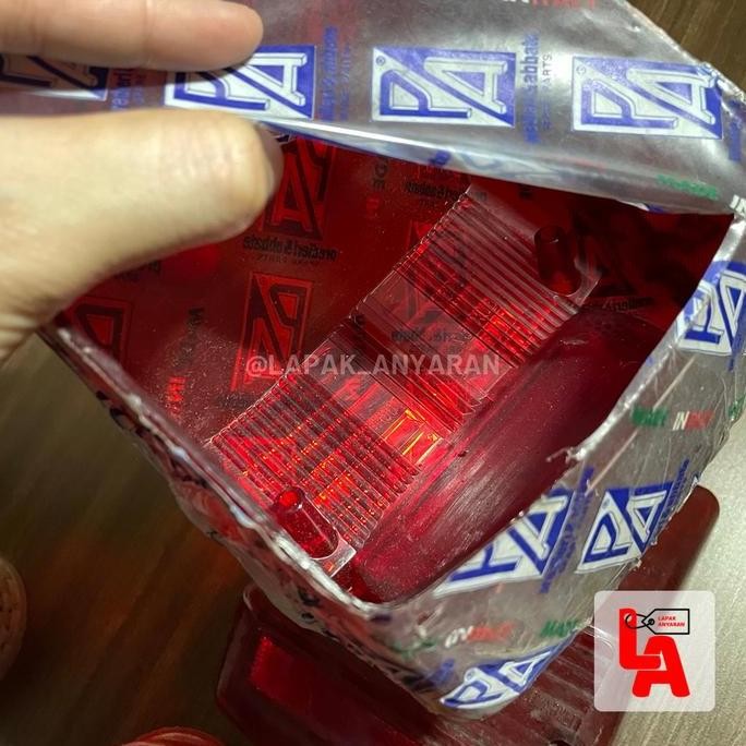 Mika lampu belakang vespa super/sprint orinal NOS veralux catalux