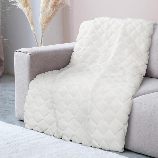 Informa 127X152 cm Demi Selimut Throw Faux Fur - Putih