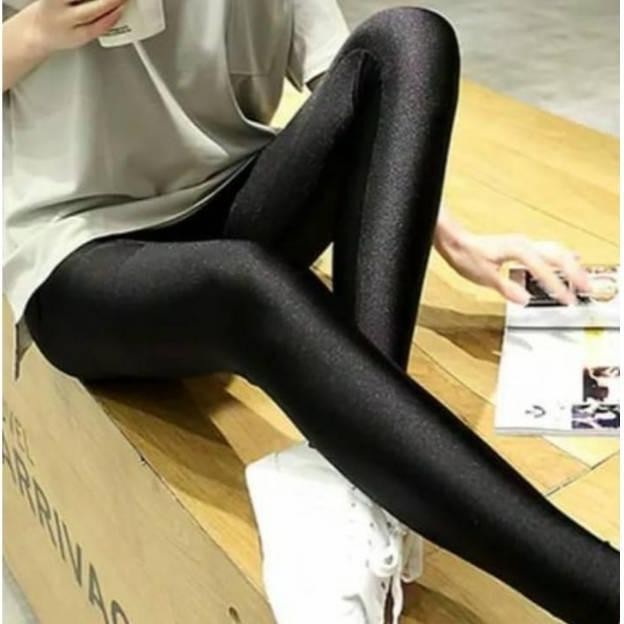 Legging hitam glossy panjang Leging kilat Celana leging Polos Wanita Santai