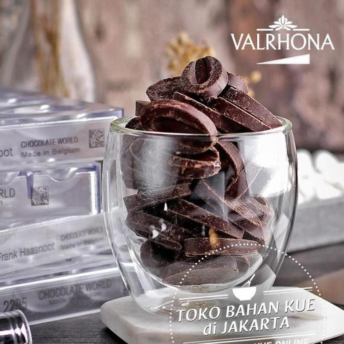 

Valrhona Caraibe 66% Dark Chocolate 500Gr Couverture Cokelat Coin Enak