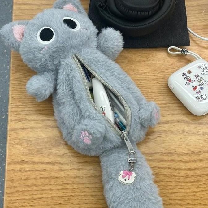 

Kotak Pensil Boneka Bulu Lucu GRAY CAT Edition Gwiyeo Pencil Case Stationery Bag Kawaii Doll ES