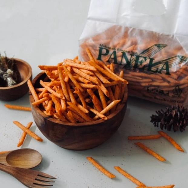 

1 Karton Snack Panela Stik Bentuk Bambu Isi 2 Kantong Total 1Kg - Pedas Gurih - 2 Rasa Mix