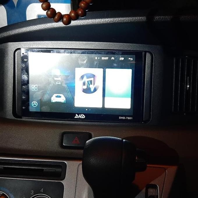 * Head Unit Android Versi 8 Calya Sigra 7 Inch *