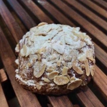 

almond chocolate croisant ambrogio patisserie bandung viennoiseries cr termurah