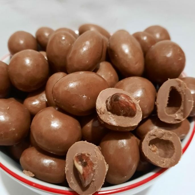 

coklat susu isi almond 500gram termurah