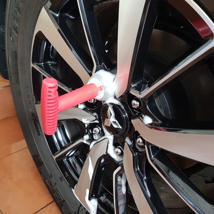 Ready Lug Nut atau Wheel Nut Cleaning Brush
