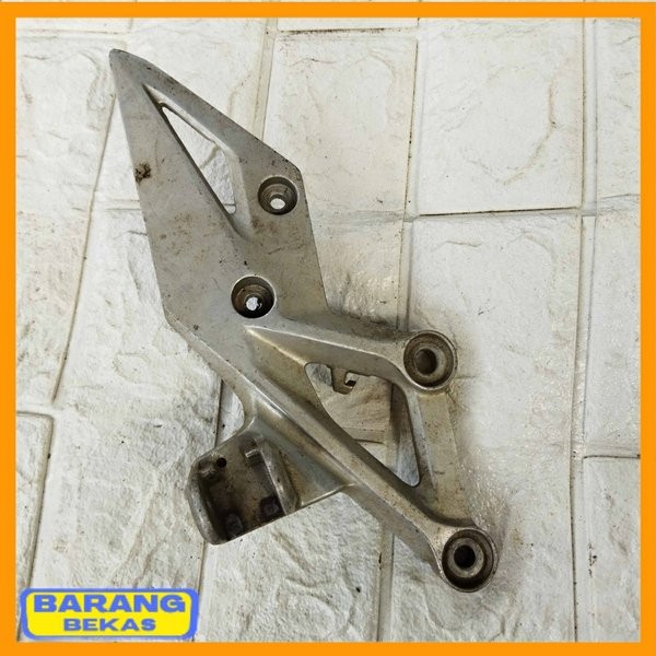 Dudukan Footstep Cbr150R K45G Depan Kanan Ori K45 Barang Langka