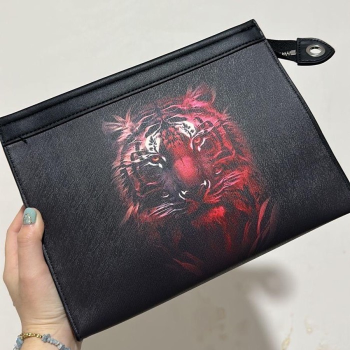 

TERLARIS LEATHER CONCEPT TAS TANGAN UNISEX CLUTCH PRIA WANITA TAS TANGAN KULIT TIGER HITAM MURAH!!!