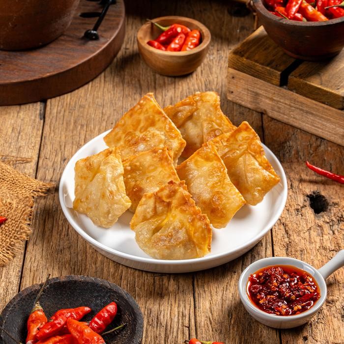 

Beledos Pangsit Nyocot Tulang Rangu(Bisa Digoreng/Direbus) / Pangsit Instan Instan Chili Oil Best
