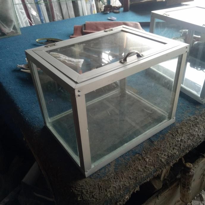 ETALASE KACA ALUMINIUM JUALAN JAMBU KRISTAL BUAH BUAHAN MULTIFUNGSI