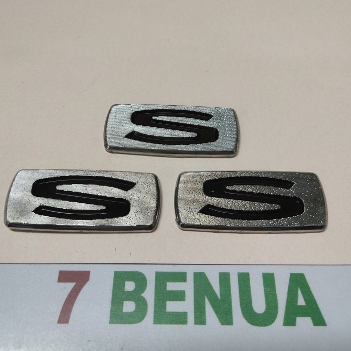 EMBLEM LOGO S BAGASI BELAKANG AVANZA LAMA VVT-I TAHUN 2004 -2010