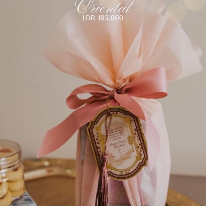 

Grosir Oriental - Thegifthings Hampers Imlek 2025 / Lunar Hamper / Parcel Kue Kering / Kue Keranjang / Teh / Hampers Sincia
