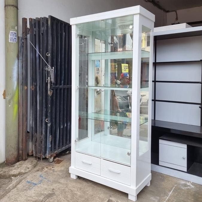 Pajangan Kaca 2 Pintu / Lemari Display / Showcase / Lemari tas TT
