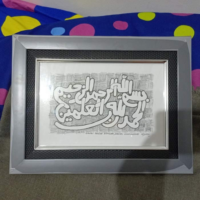 

TERBARU Tulisan kaligrafi hitam putih di atas kertas
