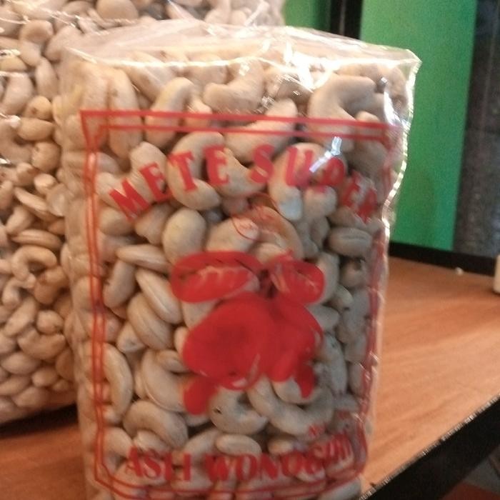 

Kacang mete Mentah Kering 1kg Camilan Food Snack Makanan