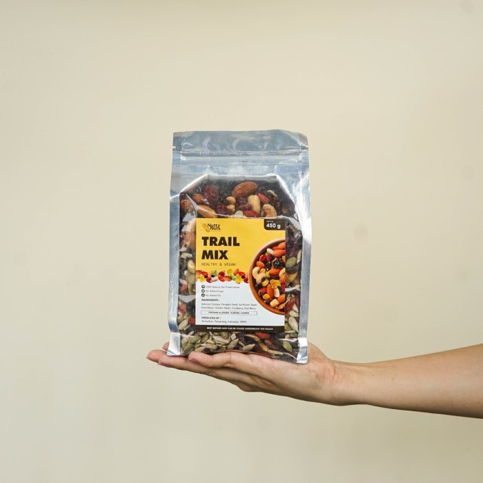 

Trail Mix 8 Varian Roasted Nuts & Dried Fruits Premium NuttyNuts - Campuran kacang panggang dan buah