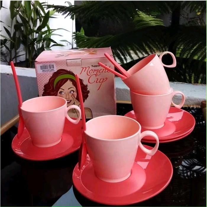 moment cup tupperware 4pcs cangkir dan sendok dan piring kecilnya