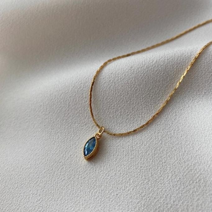 

Almond-Shaped Stone Necklace Berkualitas