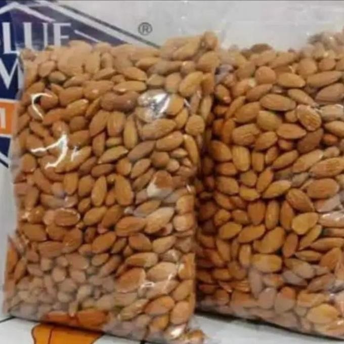 

kacang almond mentah 1kg Berkualitas