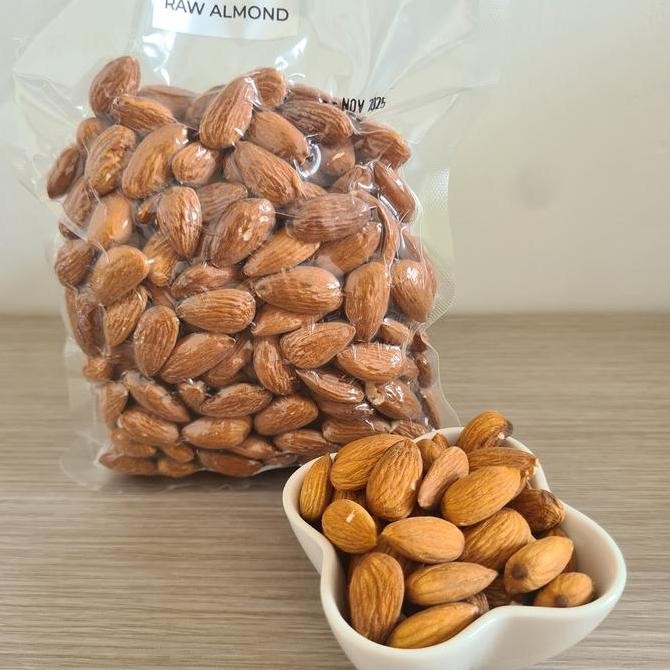 

Almond Raw ( Kacang Almon Mentah Segar Utuh ) - 1000 gr Berkualitas