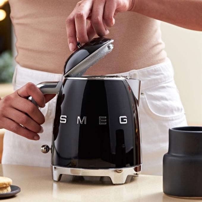 SMEG Mini Kettle KLF05 - Teko Listrik 800ml