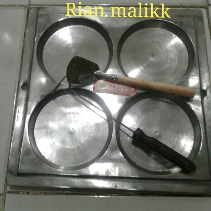 

TERBARU CETAKAN KUE MARTABAK MINI ISI 4 LUBANG BAHAN ALUMUNIUM COR