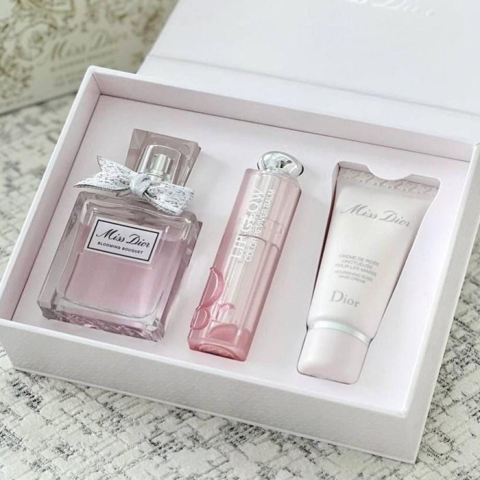 

Gift Dior Edisi Natal