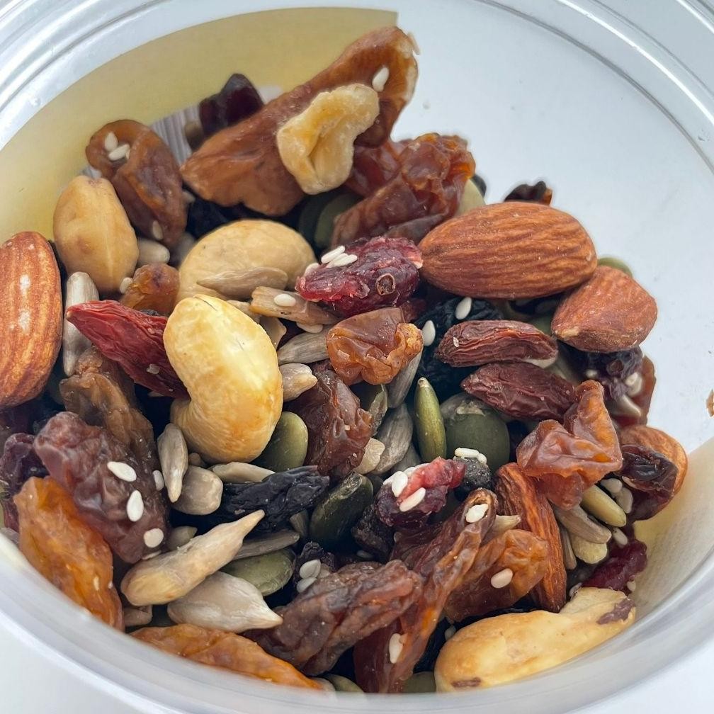 

SPECIAL Trail Mix Safiya 600 Gram | With Almond Mete Nut Seed Dried Fruit Cemilan Sehat Diet qw-7