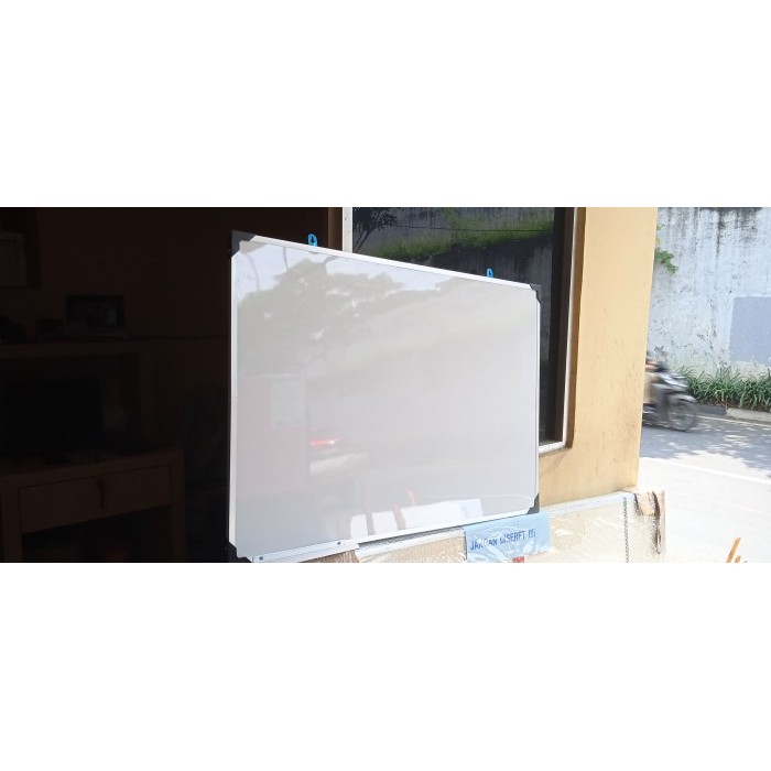 

Whiteboard/papan tulis gantung 100 x 110 cm free penghapus+spidol