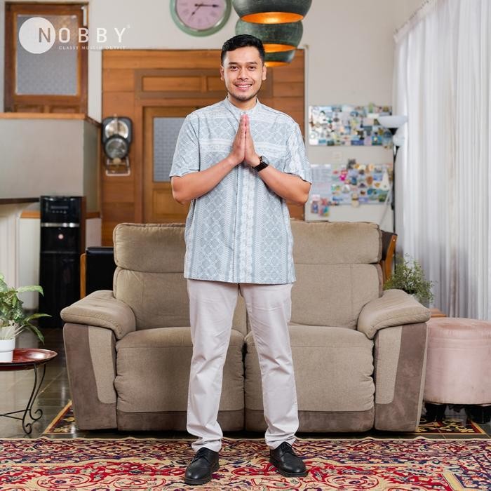 Nobby Men Baju Kemeja Koko Pria Koleksi Lebaran 2025 Regular Short Mandarin Lengan Pendek Bahan