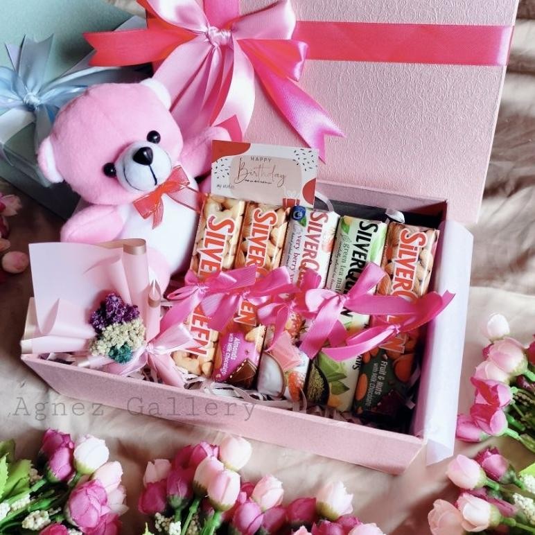 

GTU-712 Hampers Coklat Snack Box / Kado Valentine Ulang Tahun Wisuda Natal / Souvenir Ulang Tahun / Silverqueen Termurah