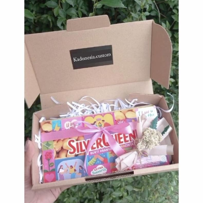 

SPECIAL Coklat cokelat chocolate Silverqueen / silver queen gift box hampers hadiah kado ulang tahun birthday anniversary valentine natal wisuda hari ibu hari guru rasa almond dan cashew mede hj-45