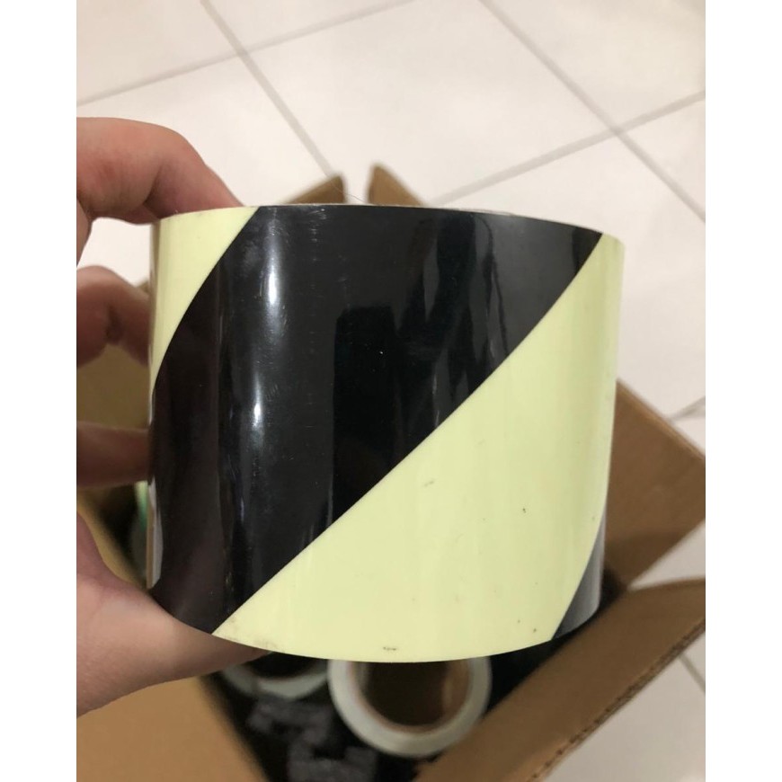 

PHOTOLUMINESCENT DIAGONAL TAPE BLACK 80 MM (3") X 10 MTR IMPA 332048
