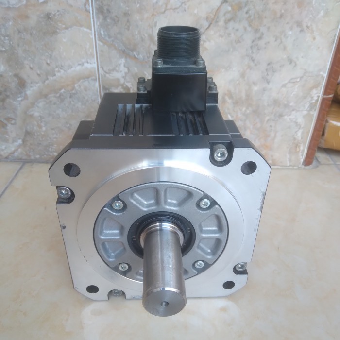 

SERVO MOTOR MITSUBISHI Type-HG-SR102J 129V 1kw