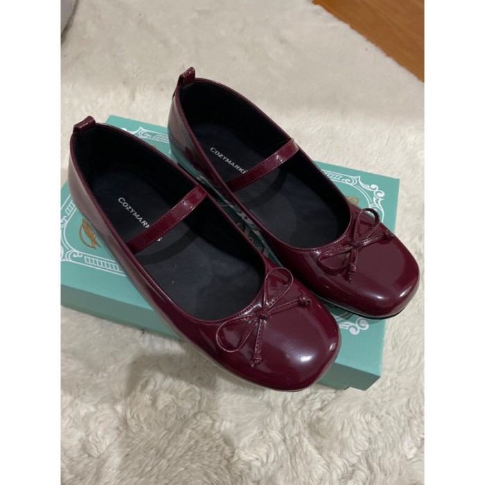 ( Siap Kirim) Cozymarkets - Minete Ribbon Ballet Flatshoes Warna Glossy Burgundy