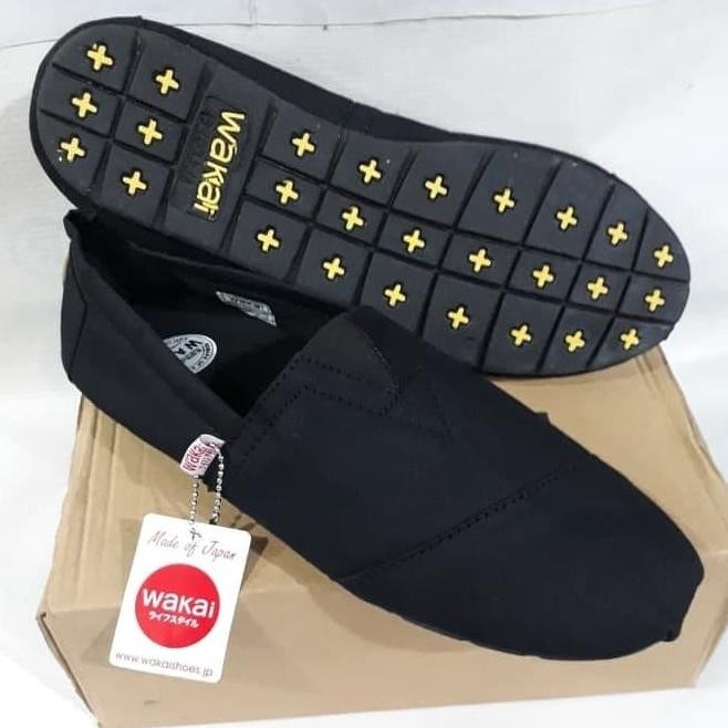 sepatu slip on pria WAKAI hitam original