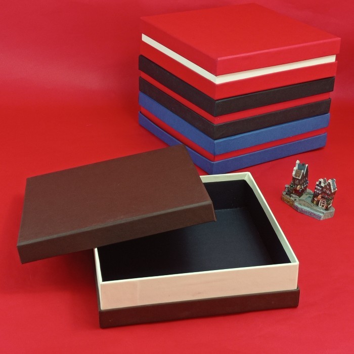 

Hardbox Ukuran 23.5 Cm X 23.5 Cm X 6 Cm