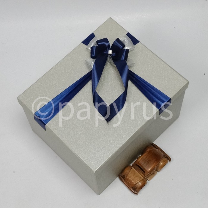 

Papyrus 25X30 Tinggi 20Cm Kotak Kado Gift Box Hadiah