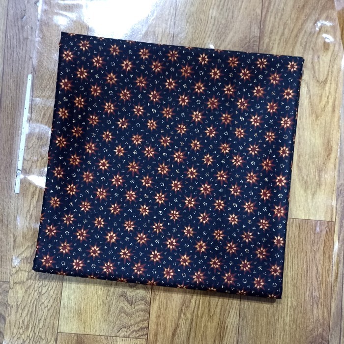 kain batik jarik motif truntum latar hitam