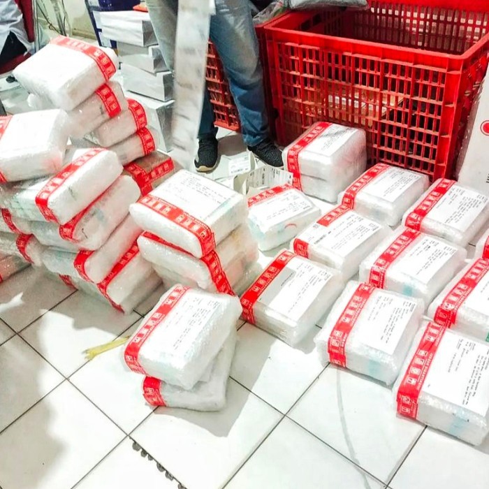 

PARSEL PREMIUM COKLAT HAMPERS LEBARAN KADO GIFT PARCEL KUE IDUL FITRI